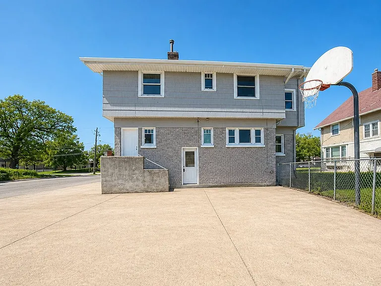 3303 University Ave — Photo 29