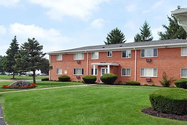 Briar Manor Apartments — Photo 5