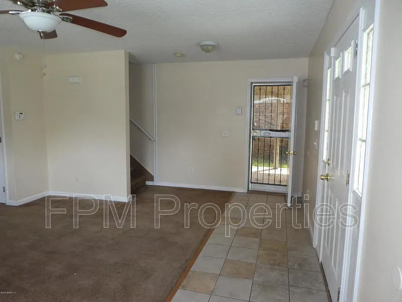 3 bed, 2.5 bath, 1600 sqft, $1,395 — Photo 4