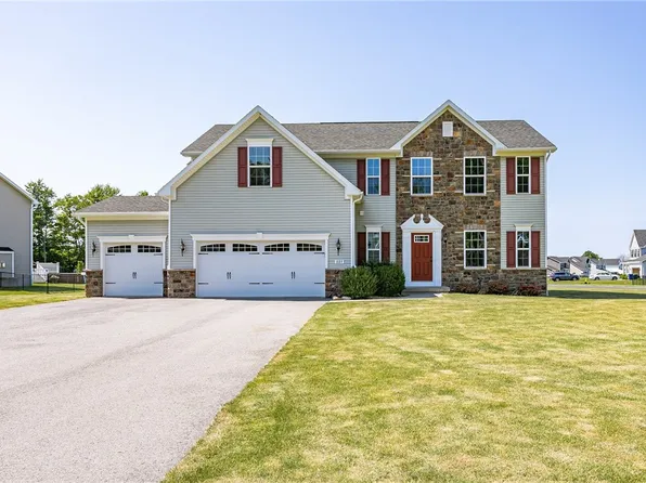 889 Bannerwood Dr, Ontario, NY 14519