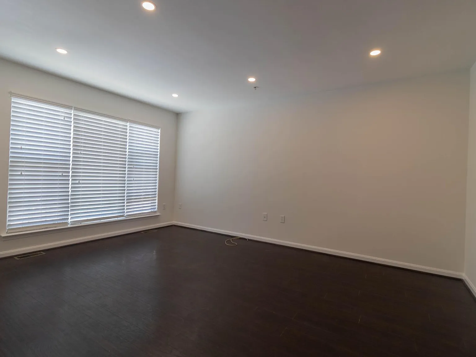 4 bed, 2280 sqft, $2,600 — Photo 3