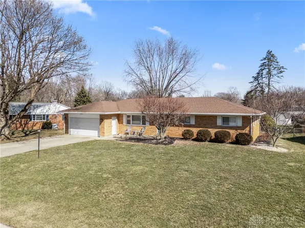 1078 Trianon Dr, Xenia, OH 45385