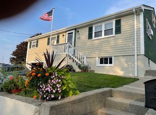 36 Cliff St, Tiverton, RI 02878