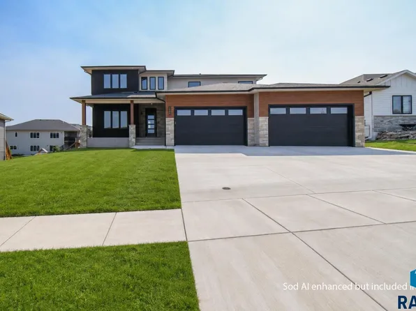 1504 W Bennett Dr, Brandon, SD 57005