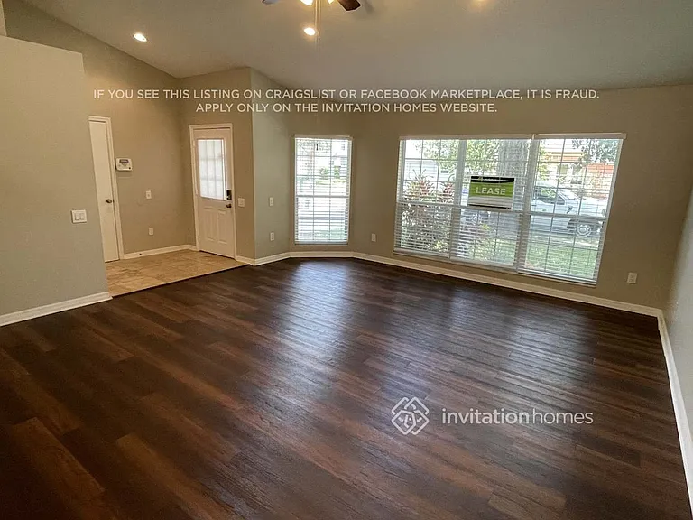 829 W Charing Cross Cir — Photo 4
