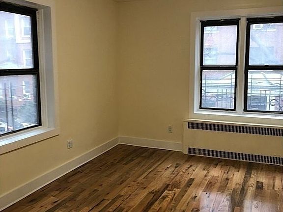 5th image of 100 E 21st St APT 301