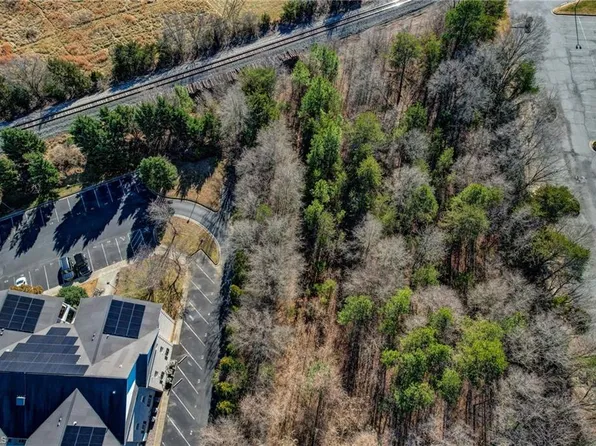805 E Haggard Ave, Elon, NC 27244