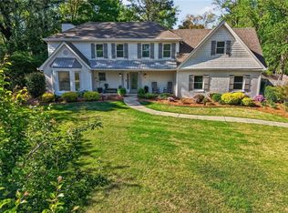 6955 Northgreen Dr, Sandy Springs, GA