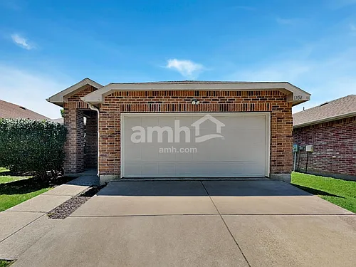 1704 Diamond Lake Trl Photo 1