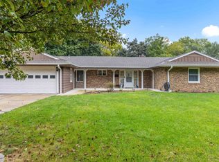 821 Winthrop Ln, Rockford, IL 61107