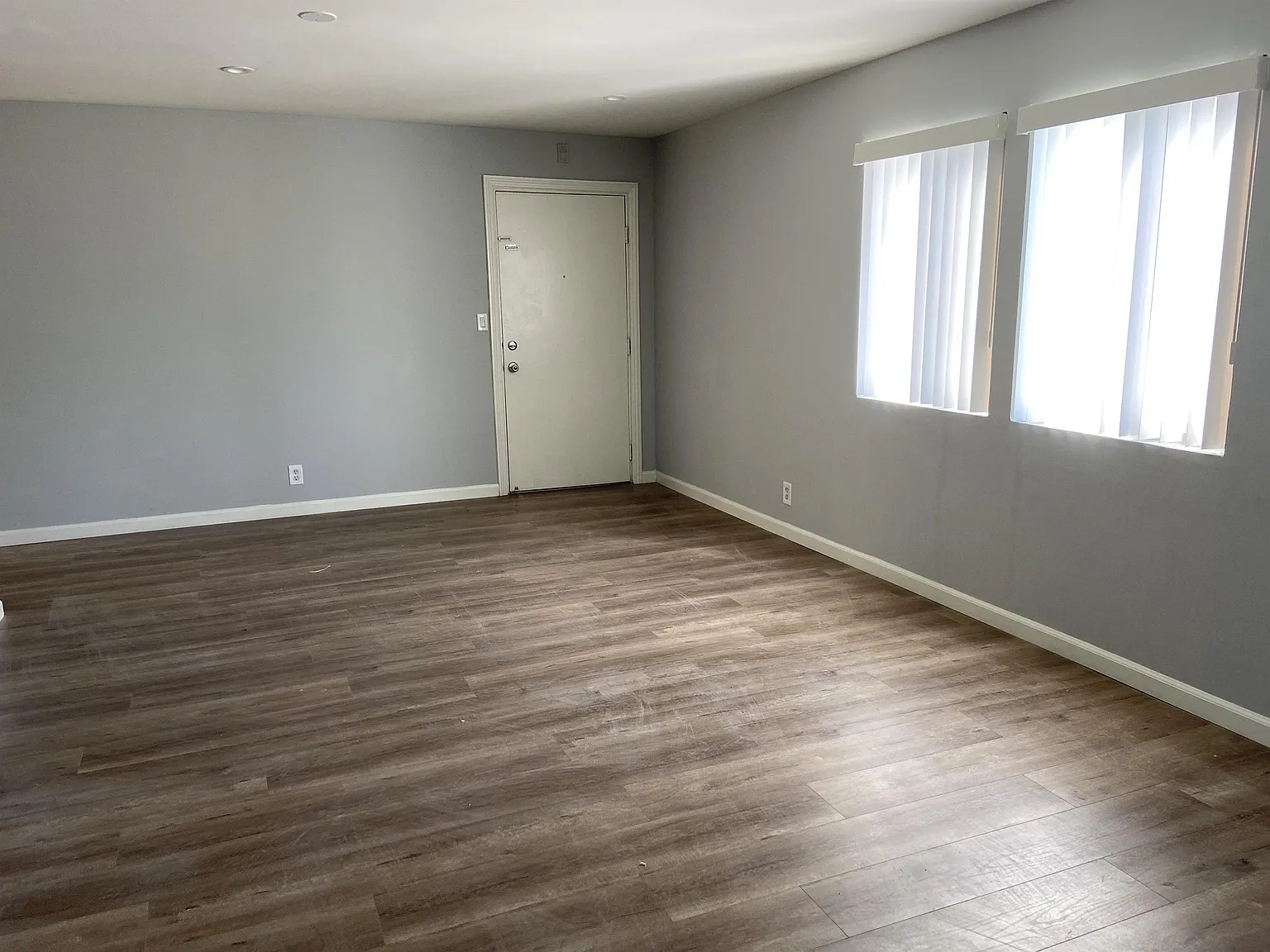 1809 S Manhattan Pl — Photo 4