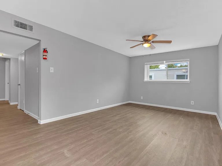 521 Spring Dr #3 — Photo 4