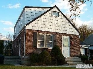 41 Kingston St, Elmont, NY 11003