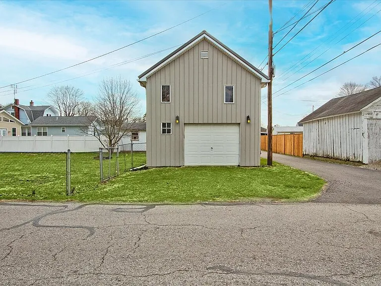 301 E Columbus St — Photo 26