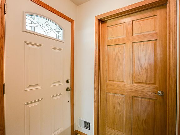 3rd image of 348 Sidney St