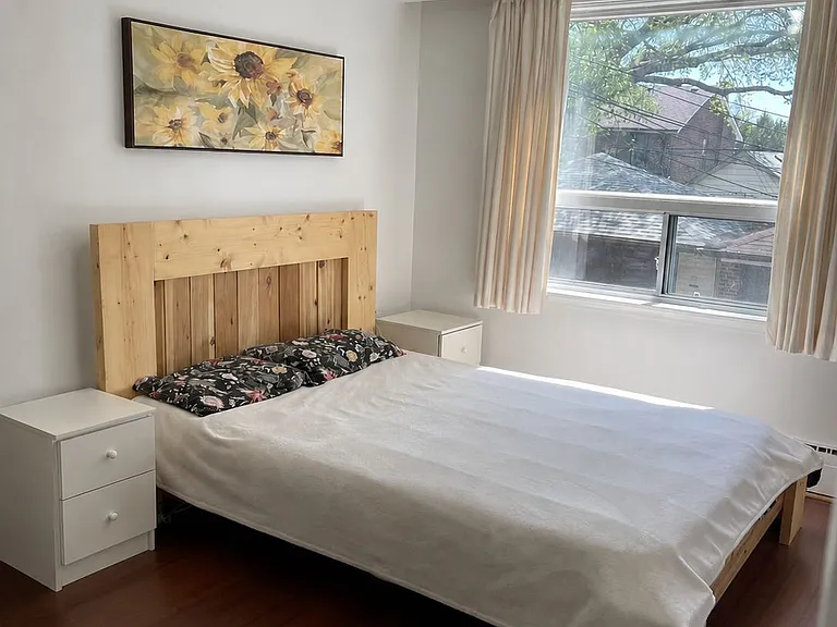 45 Clovelly Ave #2 — Photo 2