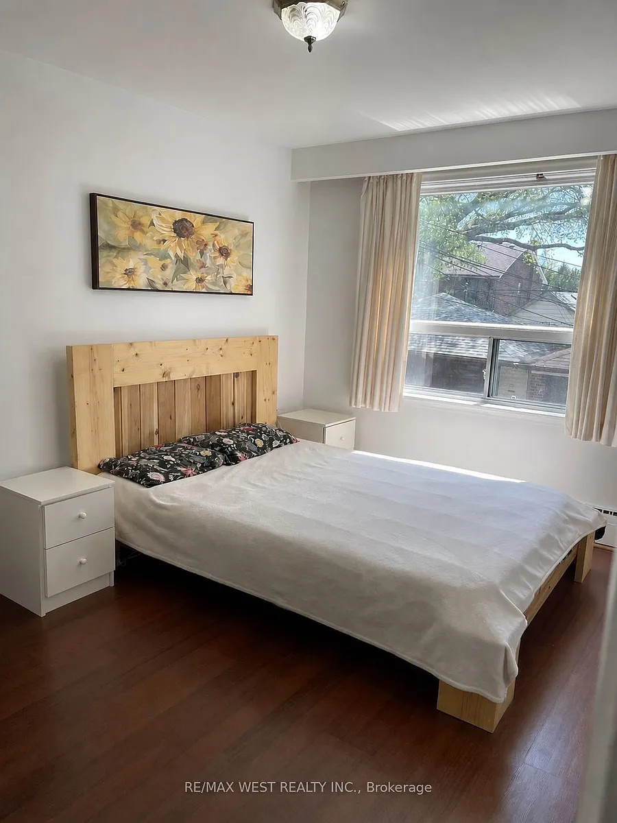 Building Photo - 45 Clovelly Ave #2