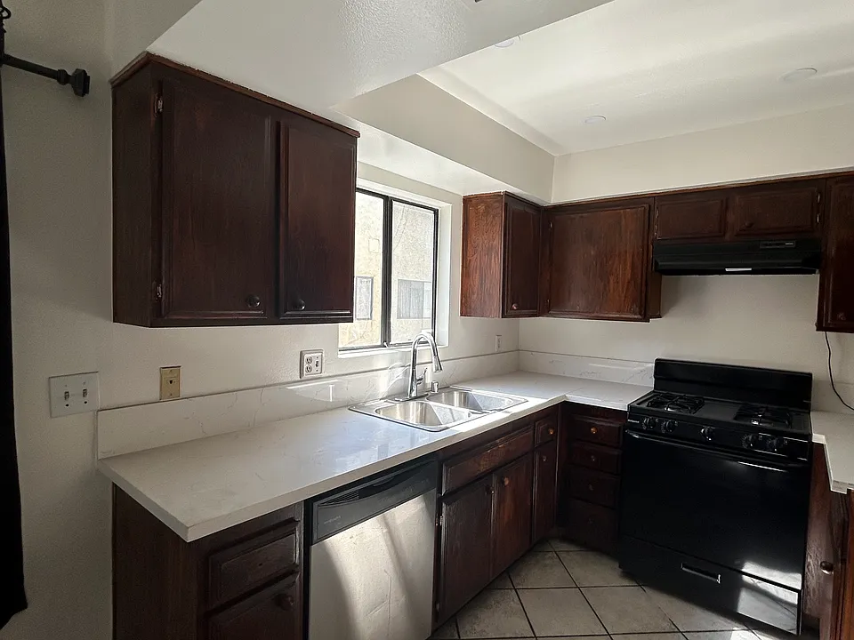 8750 Kester Ave #31