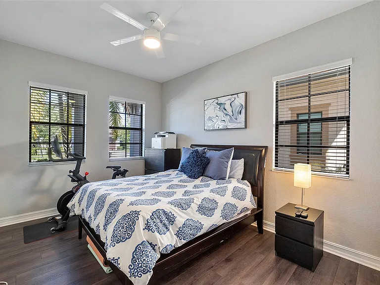 11036 Meridian Dr N — Photo 12