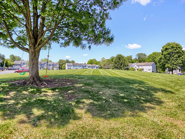 618 Milford Ct — Photo 34