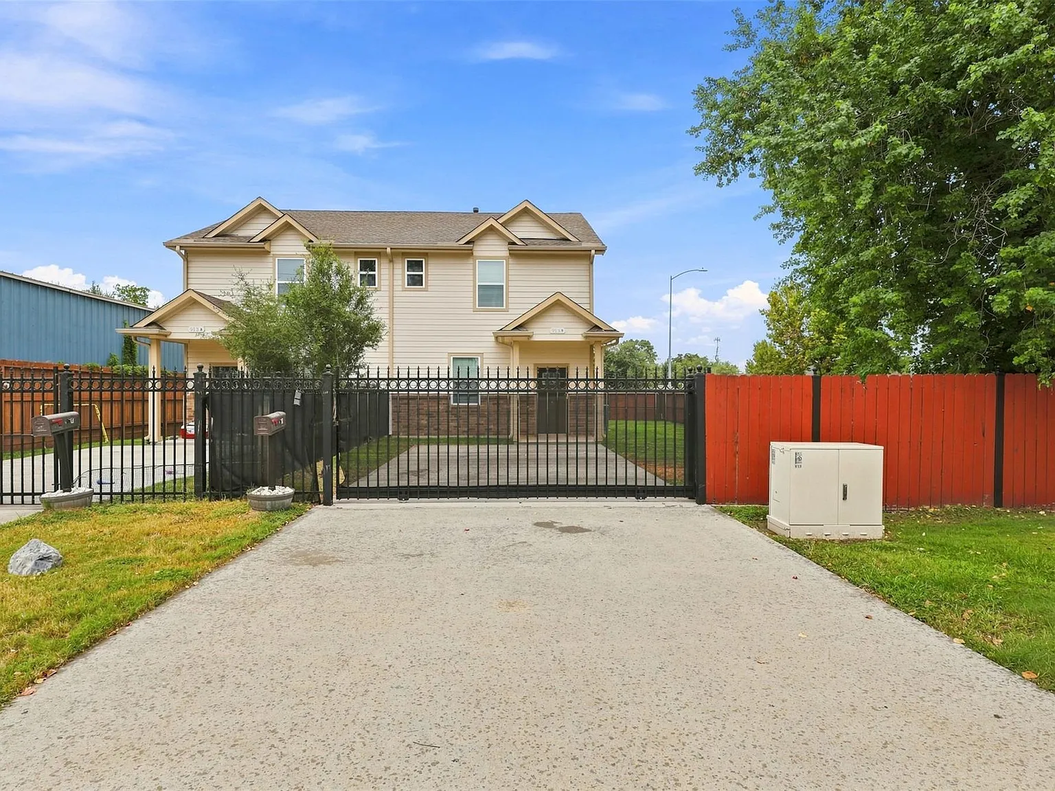 2 bed, 2.5 bath, 2960 sqft, $1,850 — Photo 3