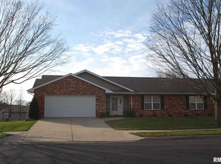 2737 Village Ct, Pekin, IL 61554