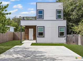 813 Chihuahua St, Lockhart, TX 78644