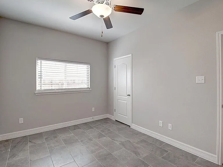 7530 Sable Creek Dr — Photo 32