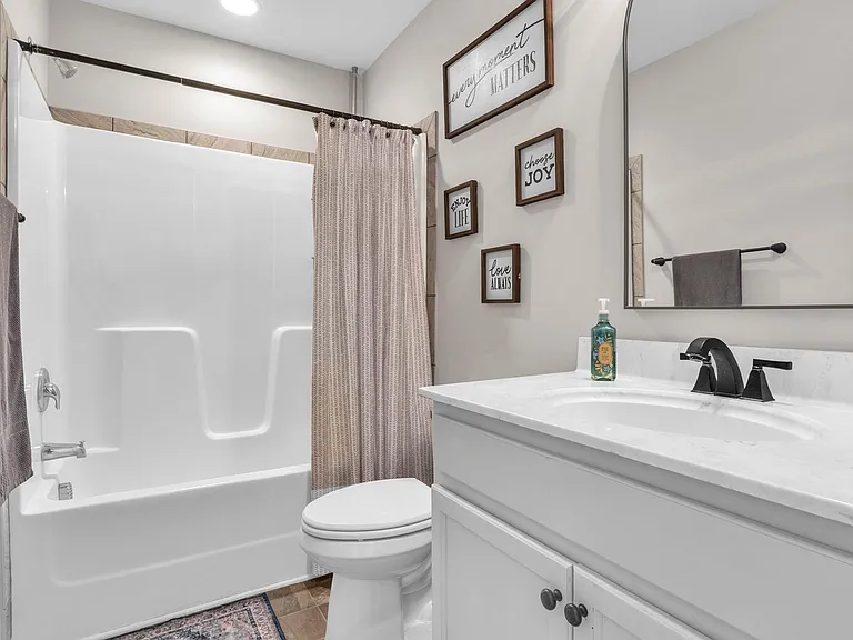 405 Belhaven Ct — Photo 29