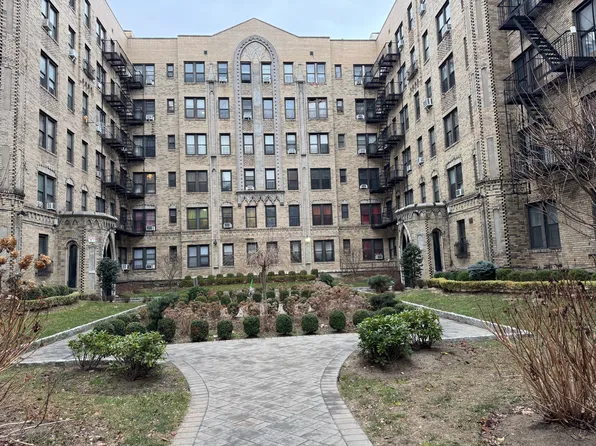 2079 Wallace Ave APT 371, Bronx, NY 10462