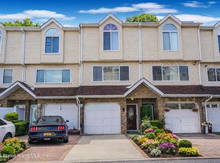 81 Church Ave, Staten Island, NY 10314