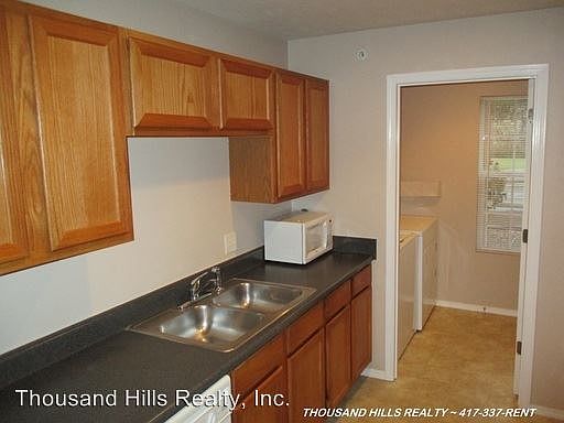 1st image of 2909 Vineyards Pkwy APT 4