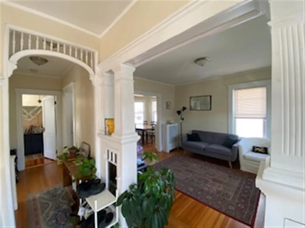 3 bed, 1350 sqft, $3,500 — Photo 3