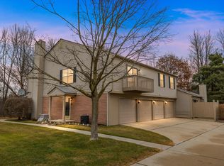 150 Pine Tree Ridge Dr UNIT 4, Waterford, MI 48327