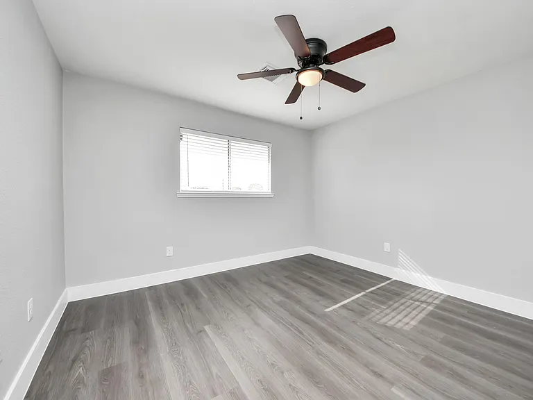 15423 Ridingwood Dr — Photo 25
