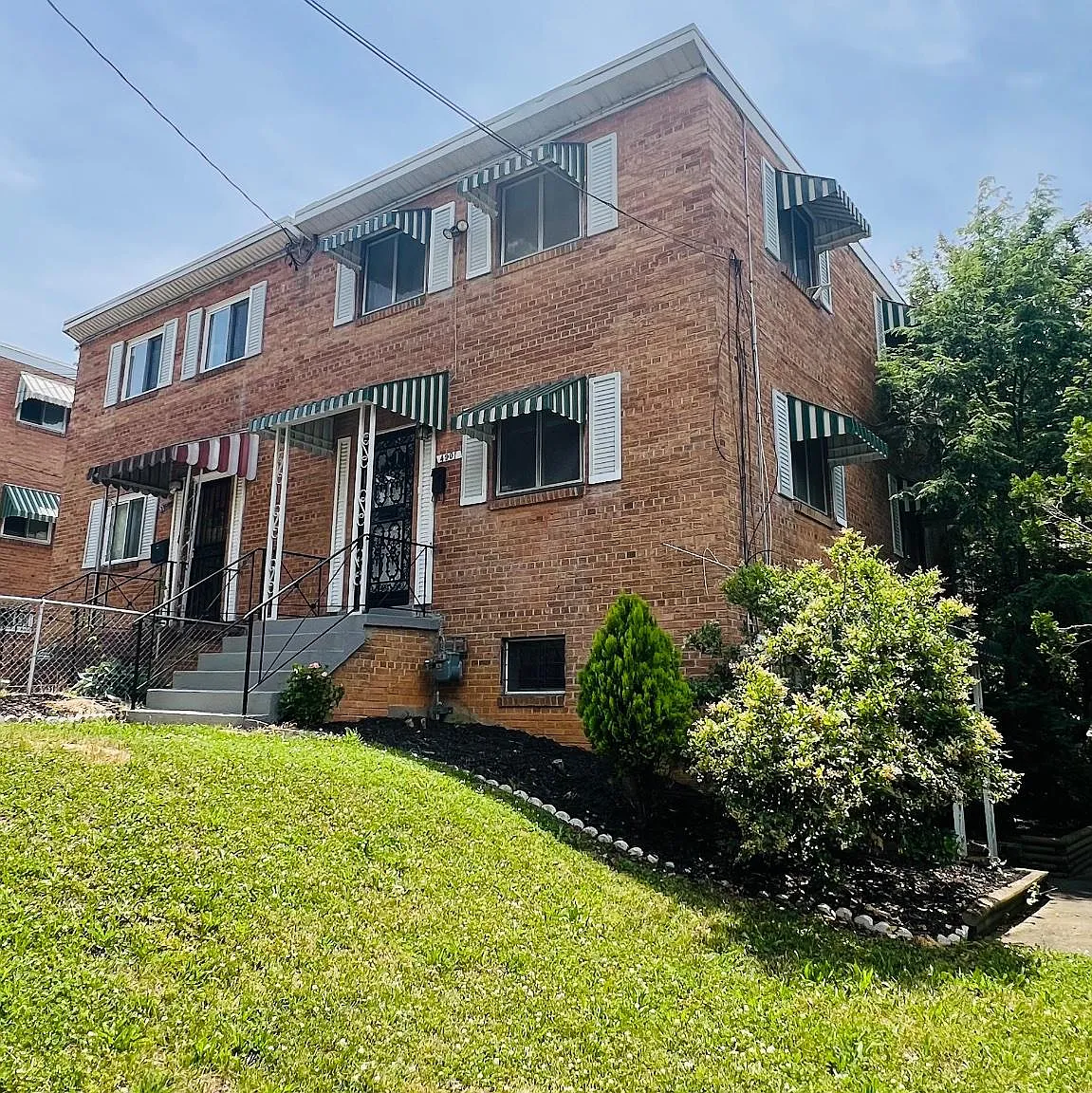3 bed, 2.5 bath, 2352 sqft, $3,300 — Photo 1