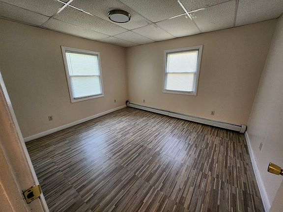 4th image of 98 Belden St Floor 1