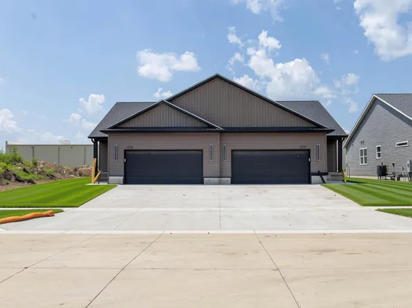 1216 Rock Ridge Cir, Waverly, IA 50677
