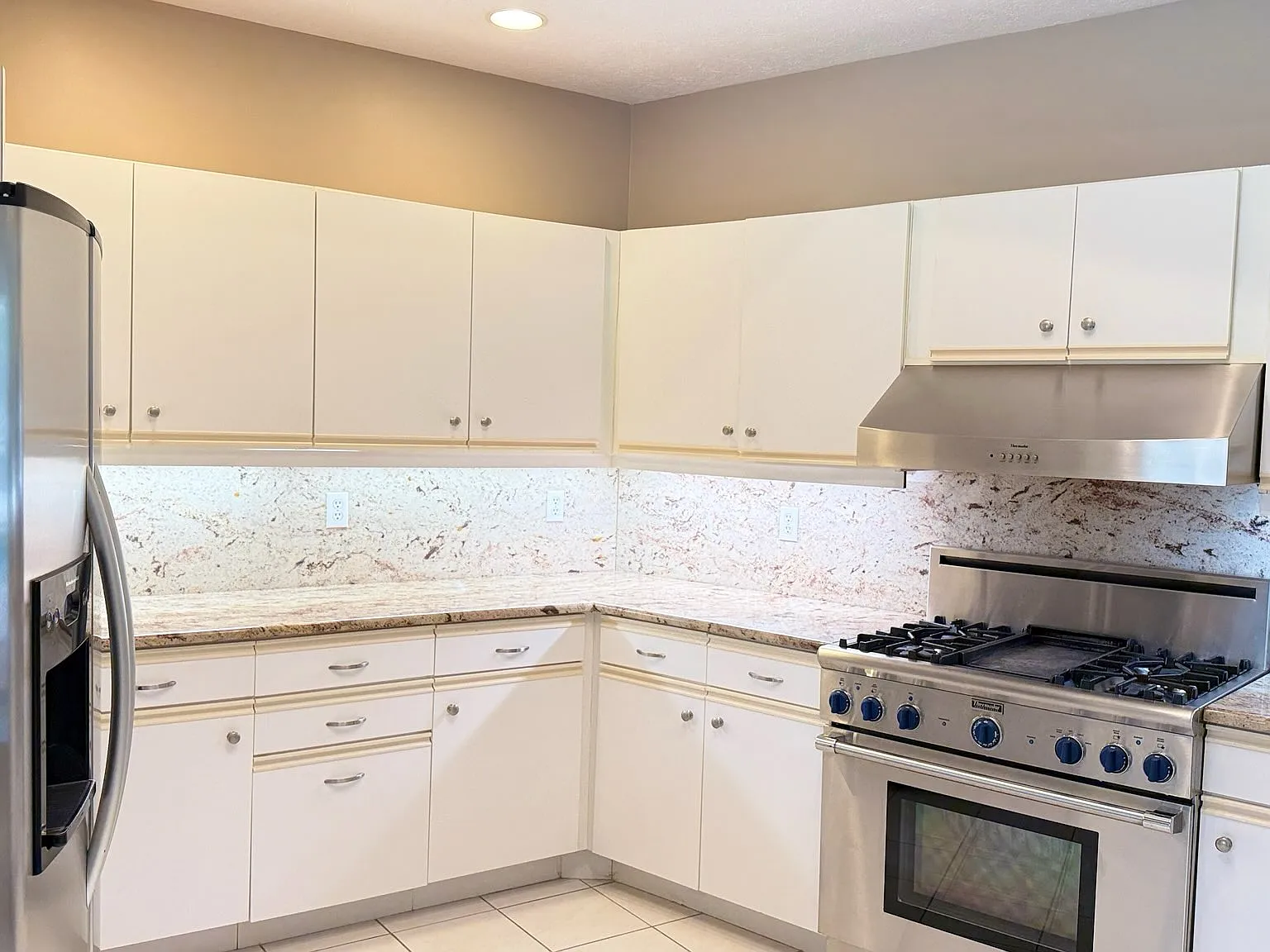 3 bed, 2632 sqft, $10,000 — Photo 3