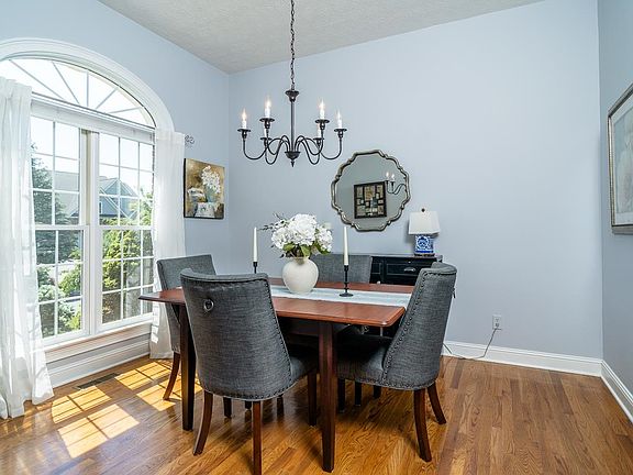 5th image of 121 Leonard Ct