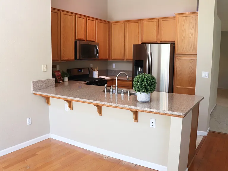 537 Farridge Dr — Photo 3