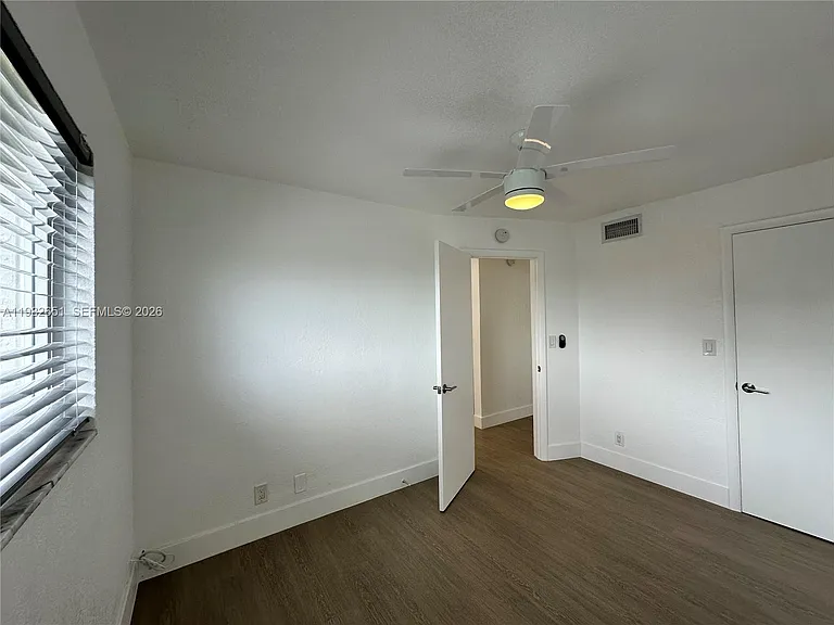 913 NE 17th St #8 — Photo 17