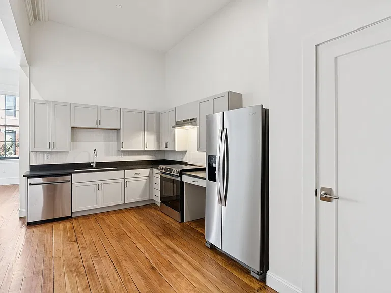 129 Main St — Photo 3