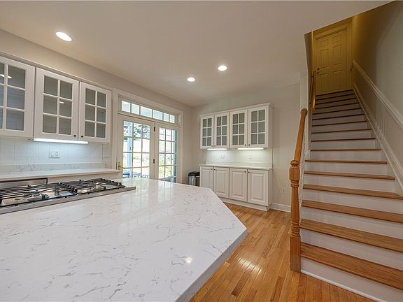 5th image of 503 Sharon Rd