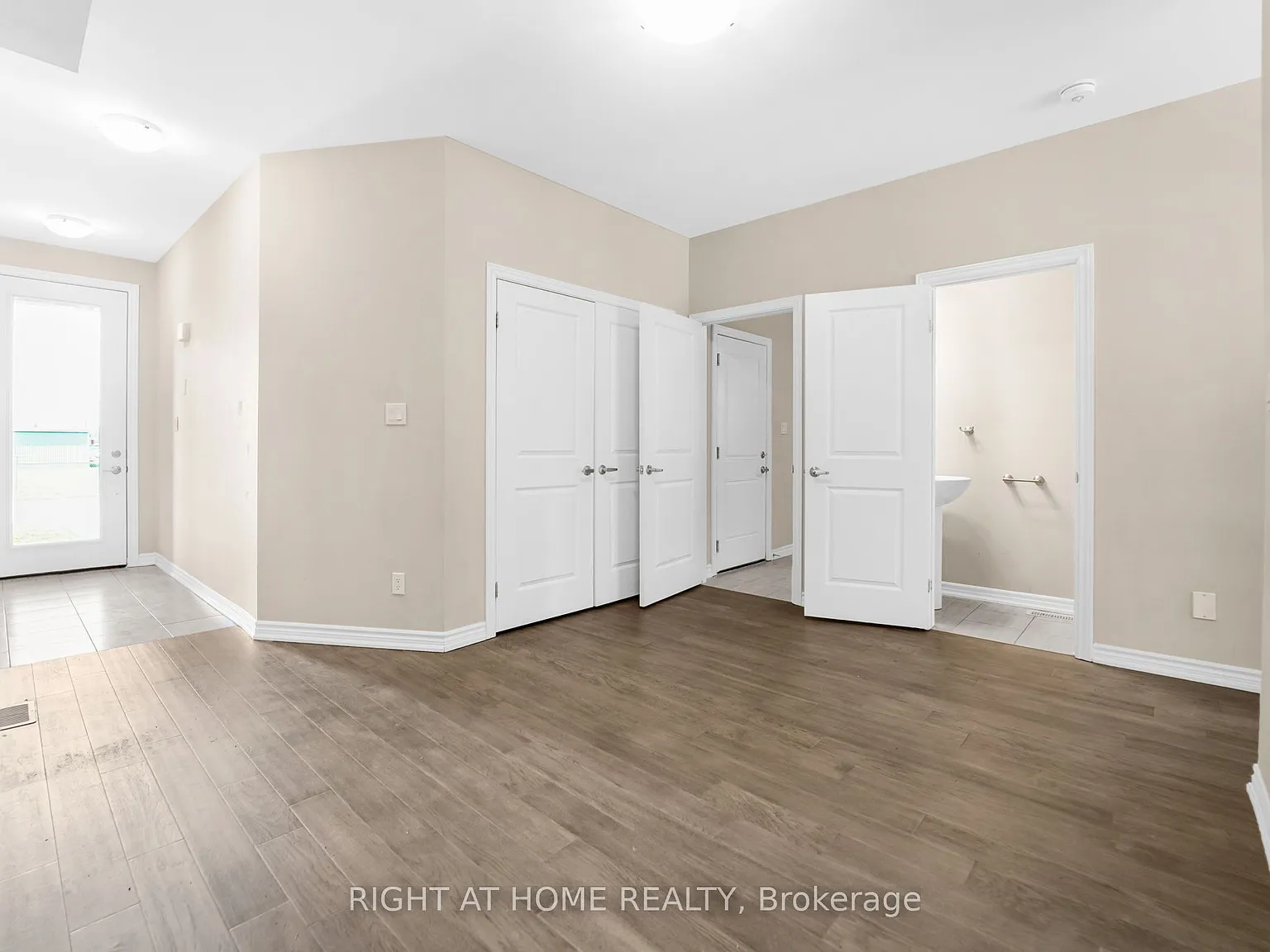 4 bed, $2,800 — Photo 4