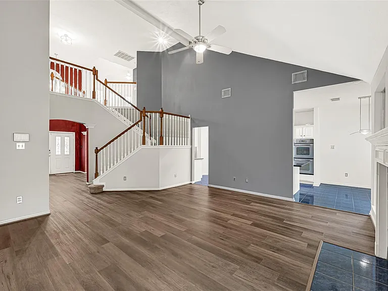7915 Wolfield Ln — Photo 12