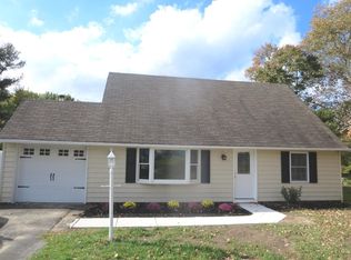 31 Trail Rd, Levittown, PA 19056