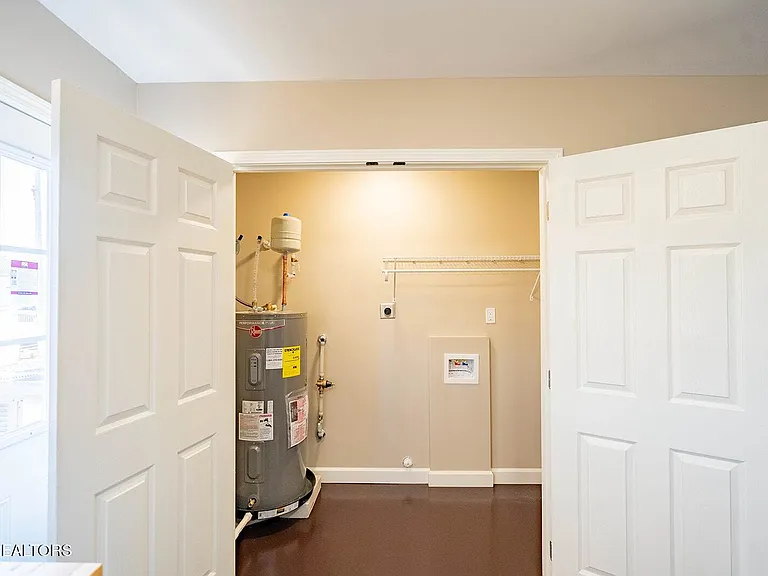 106 E Maire Ave — Photo 23