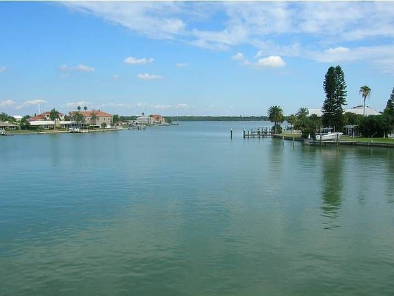 2nd image of 125 Yacht Club Cir