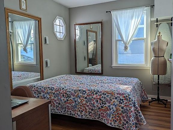 Second bedroom (I used as sewing studio)